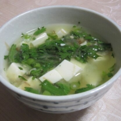 こんばんは
*小松菜と豆腐の味噌汁*
つくってみました。
小松菜風味でとっても美味しかったです♪